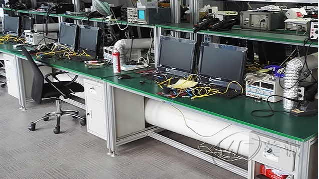 實(shí)驗(yàn)室防靜電工作臺(tái) 實(shí)驗(yàn)室防靜電工作臺(tái)