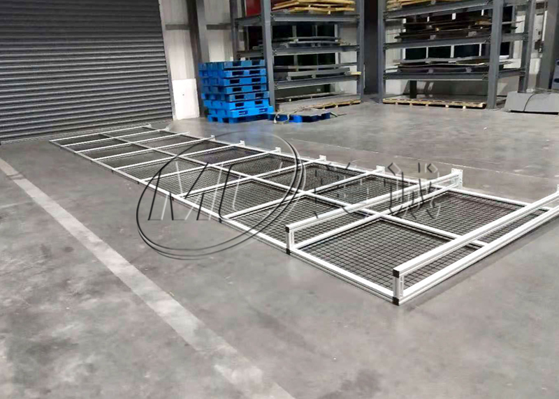 無(wú)錫鋁型材加工40<i style='color:red'>40型材</i>時(shí)，所用的配件種類