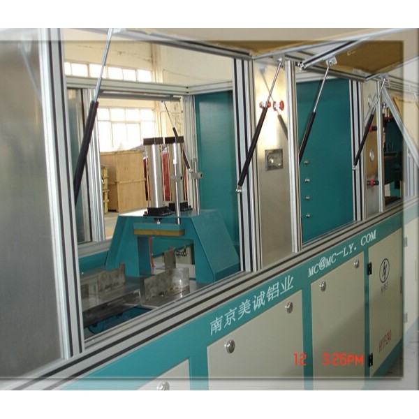 鋁型材設(shè)備防護(hù)罩要注意哪些事項(xiàng)呢？