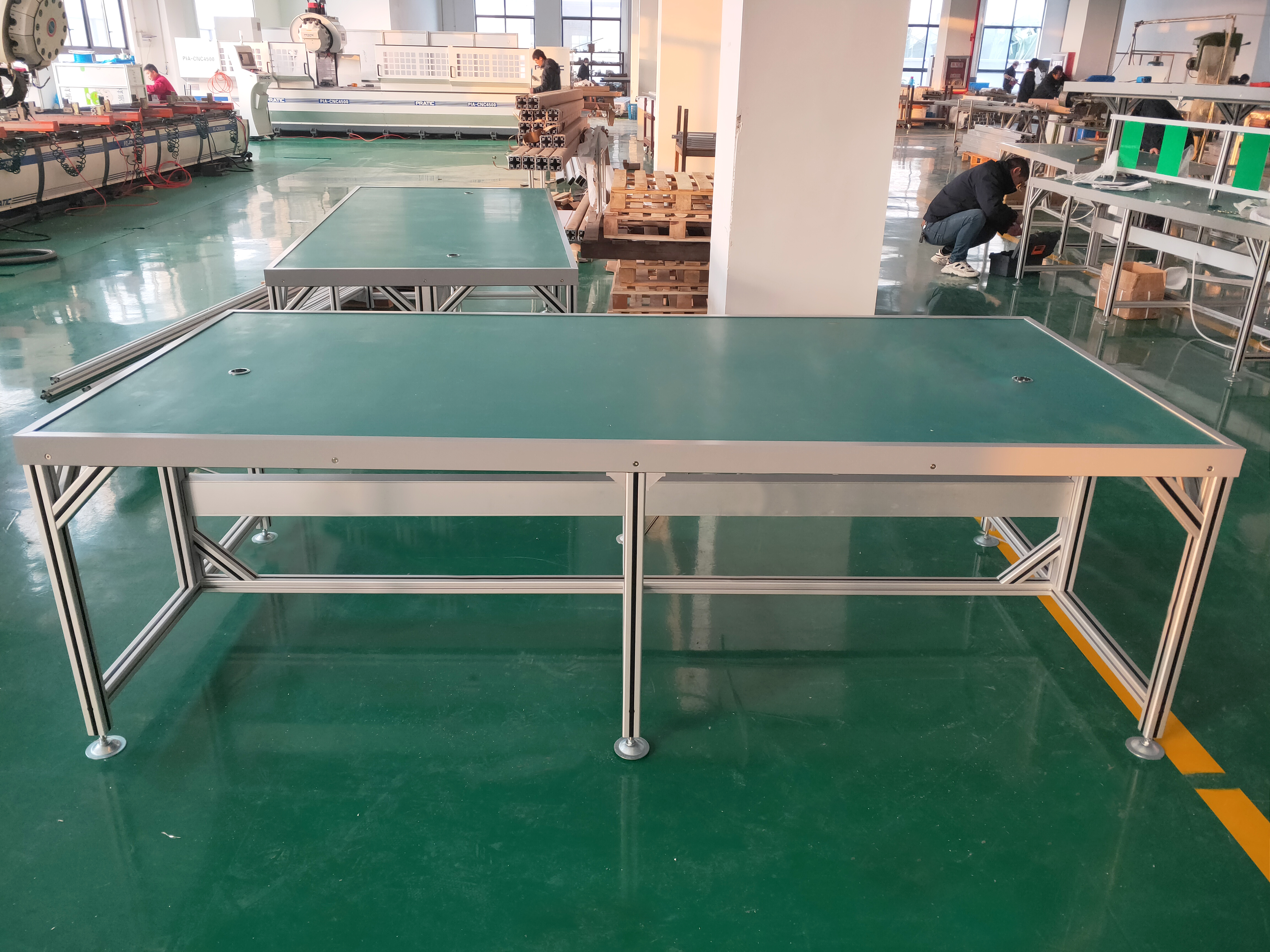 在南京當(dāng)?shù)?，有多少種類的防靜電工作臺？