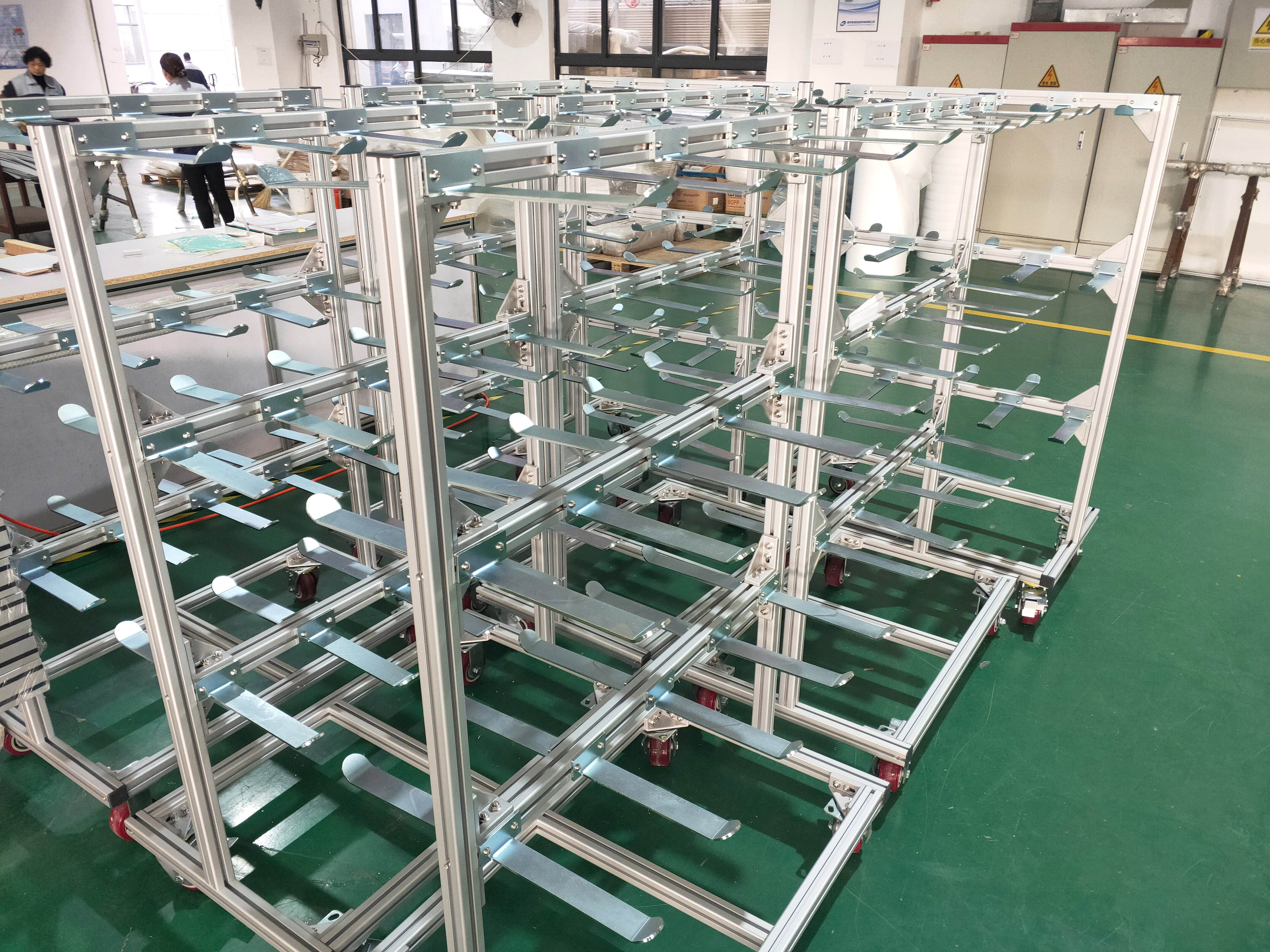 <i style='color:red'>型材架</i>屬于半成品，可變成各式成品